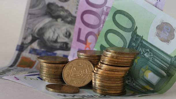 В Украине подорожал евро, а цена доллара замерла