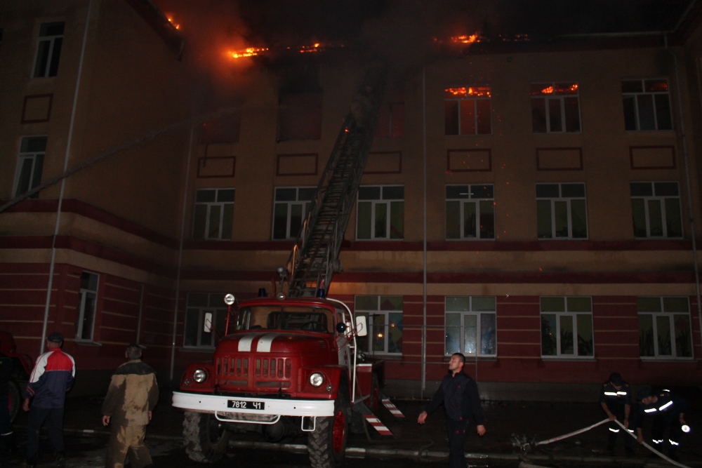Под Одессой молния сожгла школу (Фото+Видео)