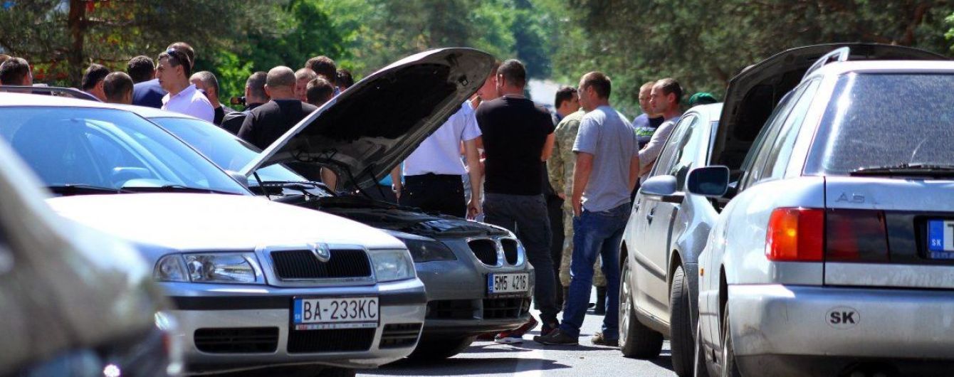 В Україні дозволили штрафувати і забирати авто на єврономерах