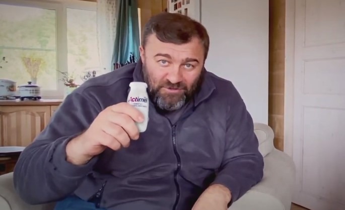 Компания Danone сняла рекламу со стрелявшим по ВСУ на Донбассе актером Пореченковым. Видео
