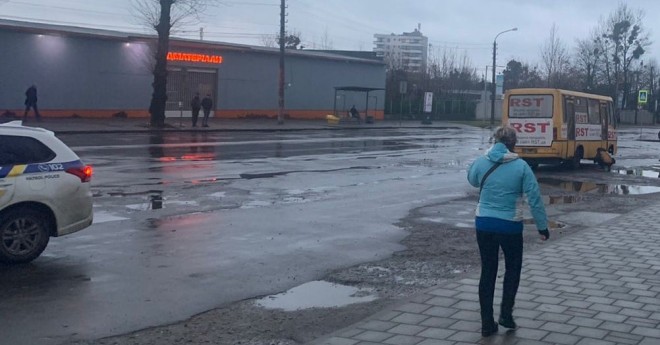 На пішохідному переході в центрі Львова маршрутка насмерть збила 48-річну жінку