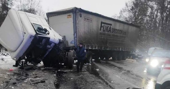 ДТП під Черніговом: суд відправив 44-річного водія вантажівки в СІЗО