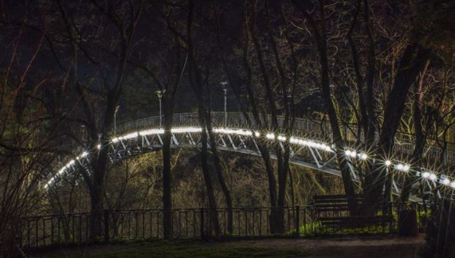 У Черкасах біля моста кохання знайшли мертвою 21-річну дівчину
