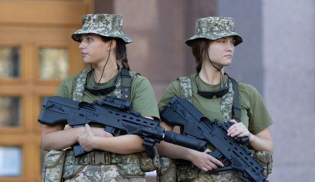 Військовий облік для жінок запровадили в Україні: список професій