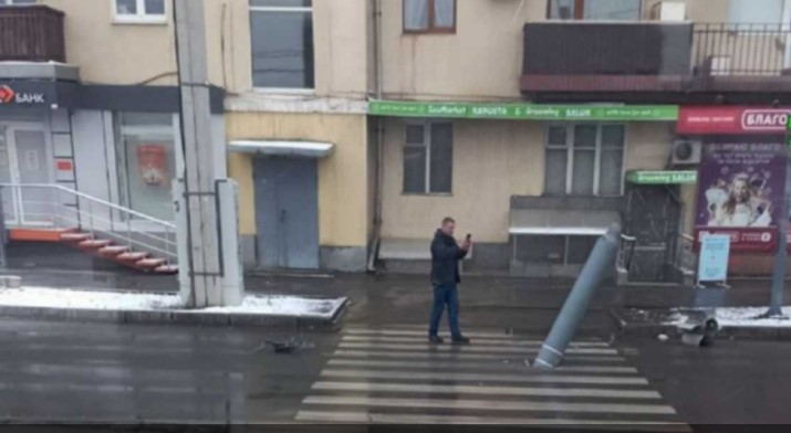 «Привіт від Путіна»: снаряди лежать посеред вулиць у Харкові
