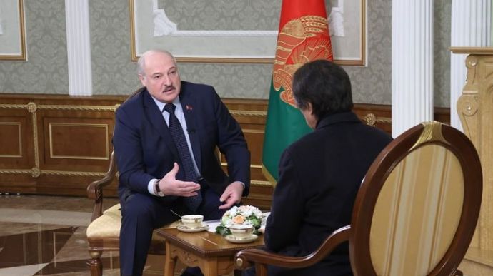 Лукашенко каже, що Зеленському треба підписувати угоду, бо Росія «у цій війні не програє»