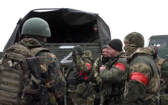 ЗМІ: Білоруські військові та техніка стали позначатися червоним