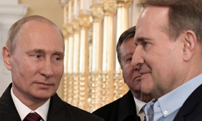Путін розмірковує, чи відмовлятися від кума. Що чекає на Медведчука в Україні та РФ