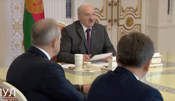 Лукашенко натякнув, що якби він не переміг на виборах, Росія напала б на Білорусь: відео