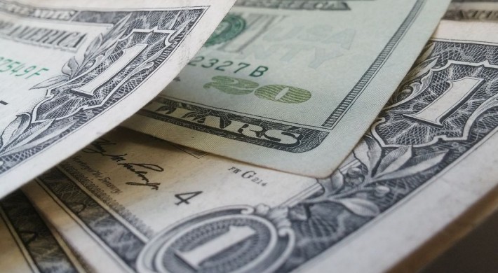 «Цілком реально»: економісти розповіли, коли долар може «злетіти» до 50 грн