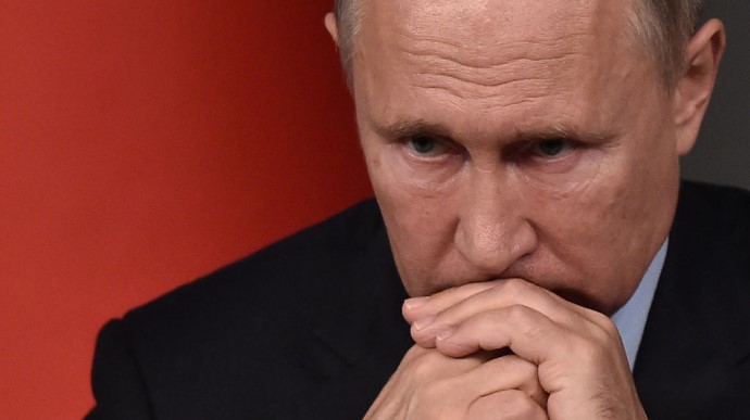 Слідом за петербурзькими, московські депутати просять Путіна піти
