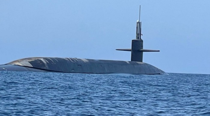 Сигнал Китаю та Росії: в Аравійському морі несподівано з’явився на поверхні атомний підводний човен ВМС США