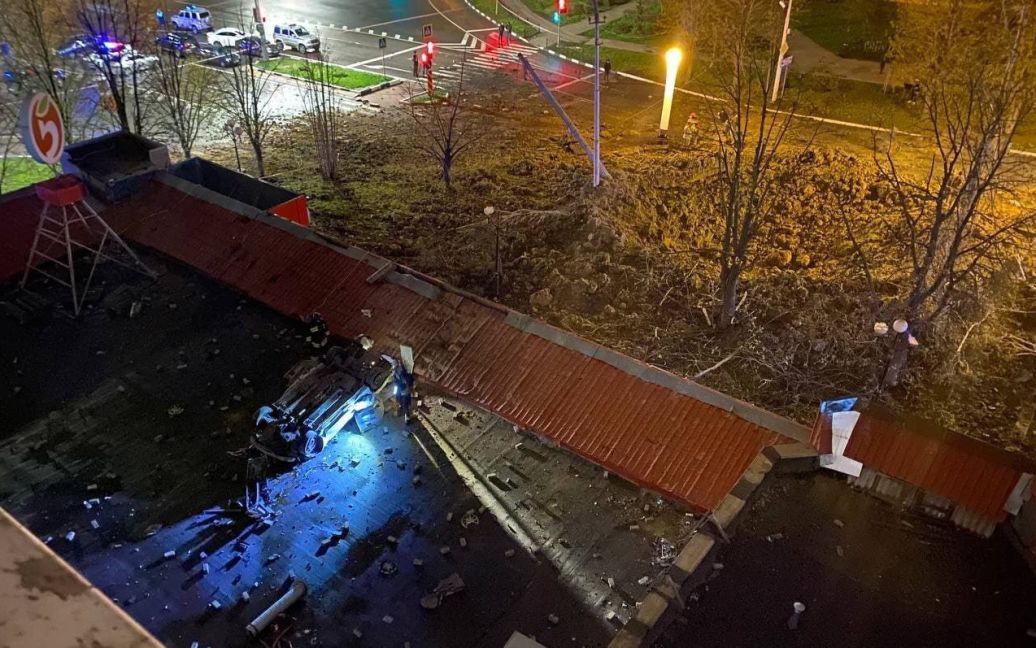 Авто закинуло на дах магазину, а квартира залишилася без стін: наслідки потужного вибуху у Бєлгороді (фото, відео)