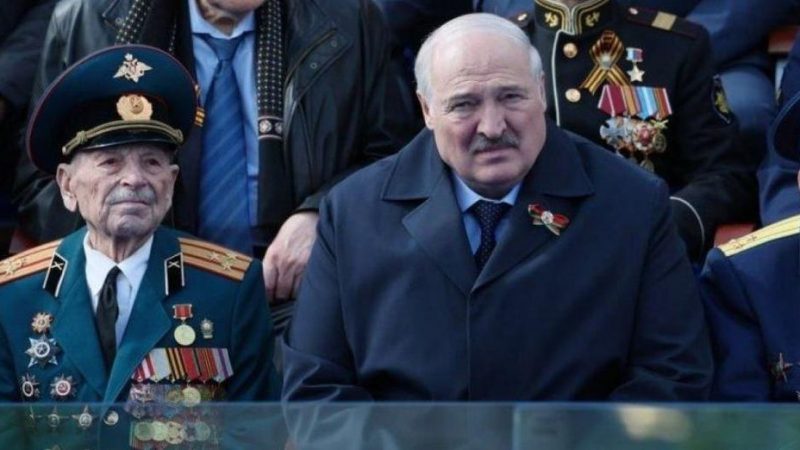 Лукашенко не сів обідати з Путіним 9 травня: яка причина (фото)