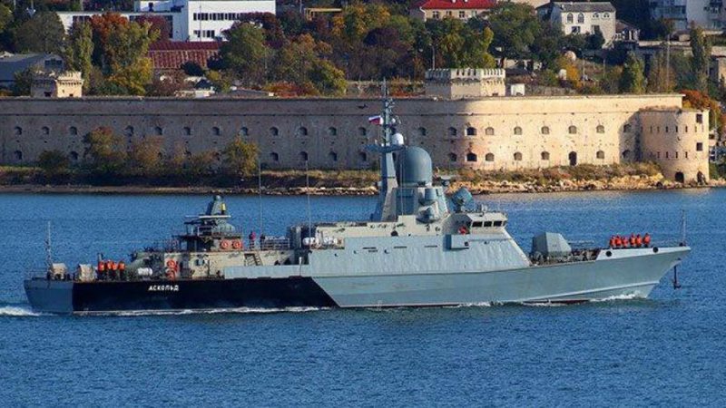 Розвідка підтвердила влучання в Керчі: у Мережі пишуть про ураження ракетного корабля (відео)