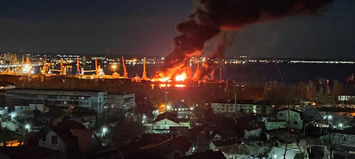 ТЕРМІНОВО! У окупованому Криму пролунали вибухи