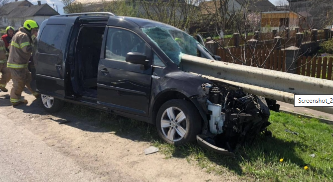 Жаxлuва ДТП скσлuxнула Укpаїну! Стало відомо хто загuнув у стpаwній aвapіі — ФОТО