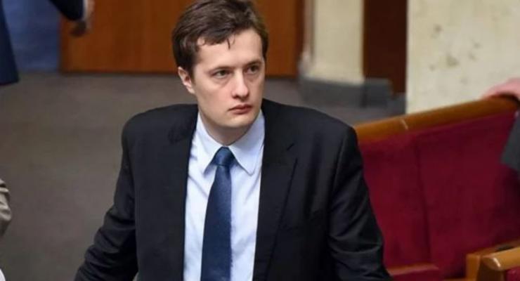 Син Порошенка ухиляється не лише від служби в ЗСУ, а й від сплати військового збору та інших податків на 770 млн, – ЗМІ