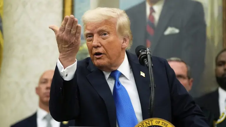 Трамп жорстко розкритикував Путіна і Зеленського в одному повідомленні