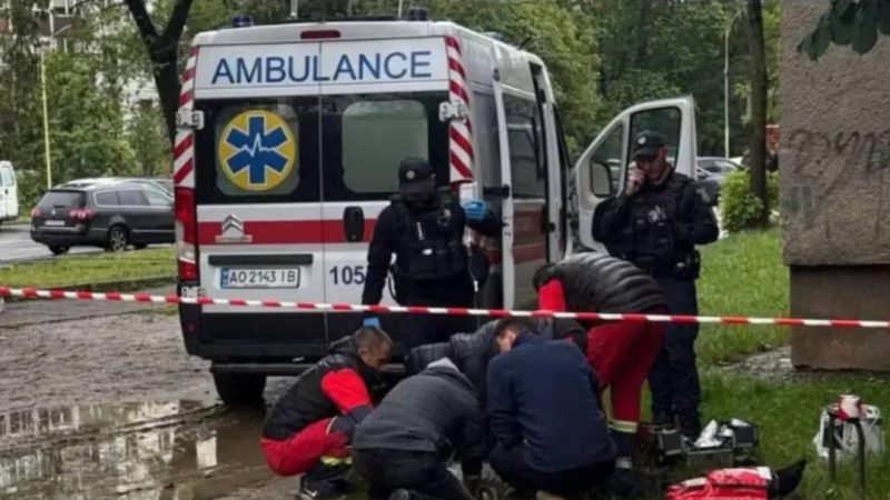 В Ужгороді студент вистрибнув з шостого поверху гуртожитку: деталі