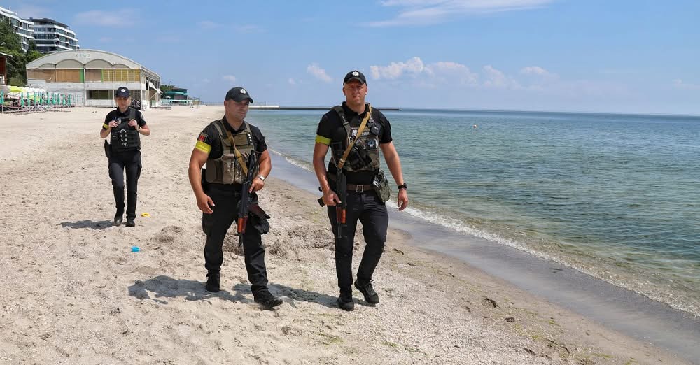 У Затоці на пляжі підірвалися дві людини: перші подробиці