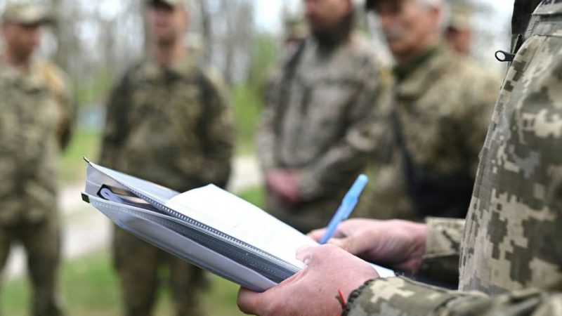 На хабарі погорів начальник збірного пункту Київського ТЦК: які «вирішував питання»