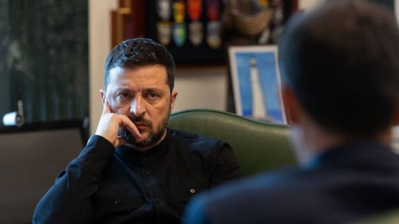 Зеленський у своєму зверненні прокоментував ситуацію навколо НАБУ та САП (відео)
