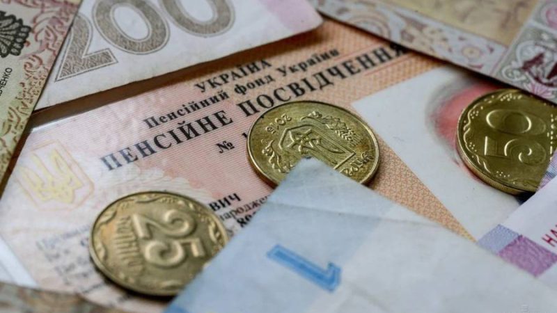Надбавка до пенсії після 65 років в Україні: хто отримає і скільки
