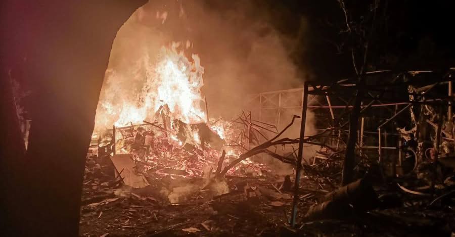 Росіяни атакували Київщину «Шахедами»: спалахнули пожежі, є постраждалі