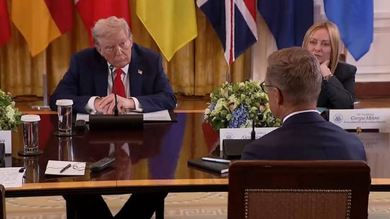 Казус на саміті: Трамп не зміг знайти президента Фінляндії Стубба під час зустрічі у Білому домі