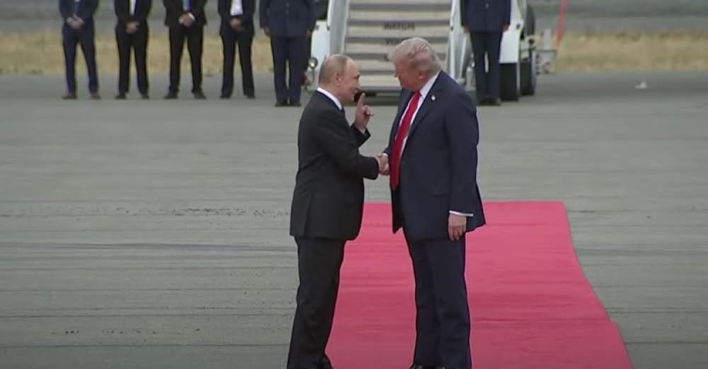 Трамп зустрів Путіна на Алясці, президенти потиснули руки