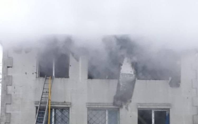 Прямо в ці хвилини… Під Львовом горить пансіонат для літніх людей