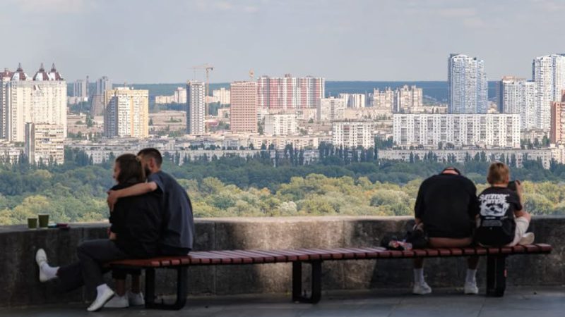 Українці незадоволені якістю життя, але бачать сенс: дослідження