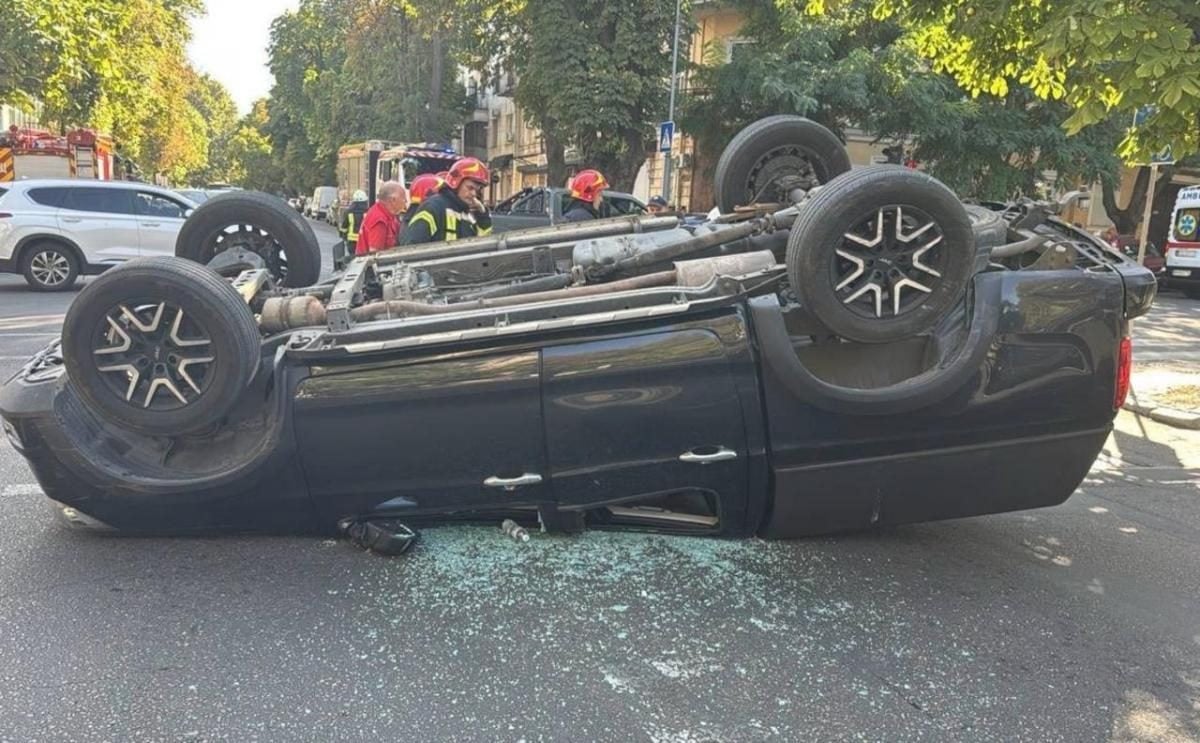 Охорона Порошенка влаштувала жахливе ДТП: летіли на червоний, бо поспішали організовувати піар-захід шефа