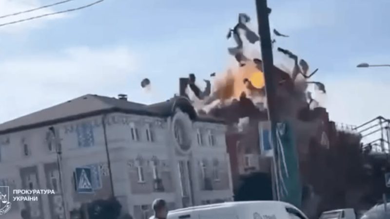 «Шахеди» атакували Харків: є постраждалі, момент «прильоту» зняли на відео