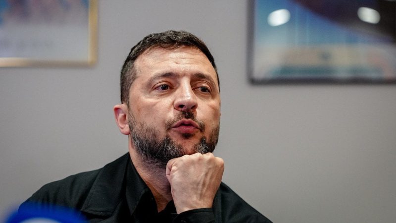 Скільки українців довіряють Зеленському — результати опитування