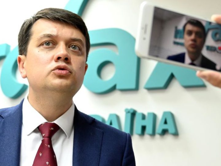 Рaзумков – Зеленському! “Якщо в тебе Володя ще є хоч капля совісті, скасуй те, що зараз твої слуги проголосували, бо люди тобі цього ніколи не пробачать”