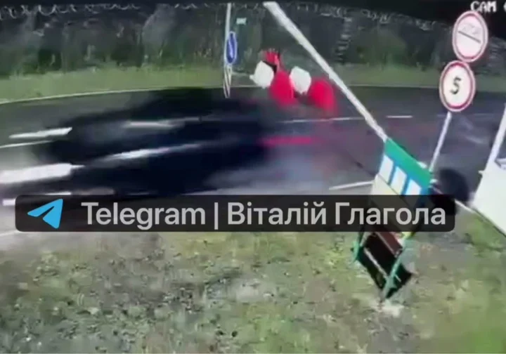 Водій позашляховика протаранив шлагбауми на кордоні і прорвався в Угорщину