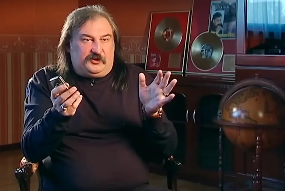 Третя дружина й величезний палац, як у Камалії: 65-річний Степан Гіга розкошує в Івано-Франківську