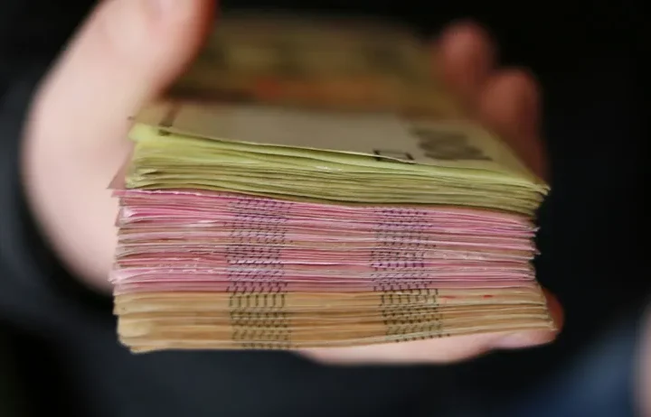 Названо оновлену зарплату прем’єрки: хто з її підлеглих в уряді отримує значно більше