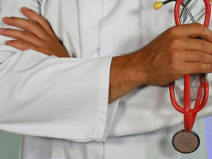 Зарплати медиків різко зросли: скільки зароблятимуть лікарі, медсестри та санітарки