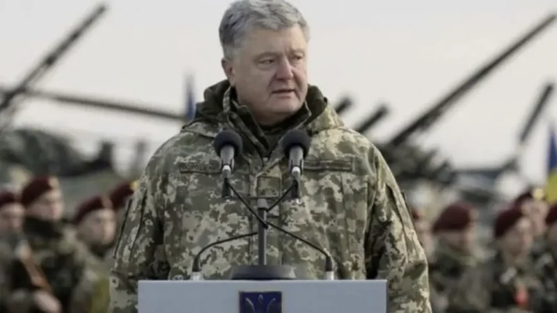 Якщо зараз Пoрoшенко встає на місце 3еленського, то вже за тиждень ми всі станемо свідками того як повністю…