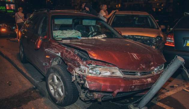 В Киеве пьяный водитель на «евробляхах» разбил 7 машин и уснул. Видео
