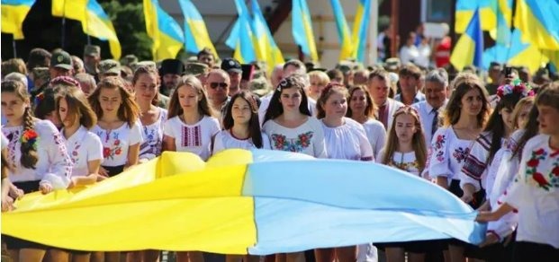 В Киеве школьники будут каждый день начинать с пения гимна