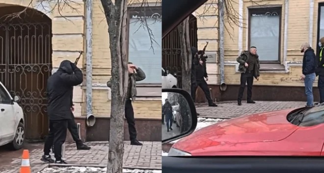 У Києві чоловіки з автоматами влаштували стрілянину біля головного управління СБУ