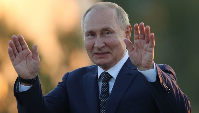 «Він цього не любить, тому ізолюється»: російські еліти починають тиснути на Путіна