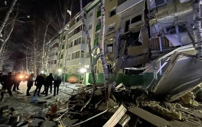 У Росії пролунав вибух в п’ятиповерховому будинку: багато загиблих та потерпілих (фото)