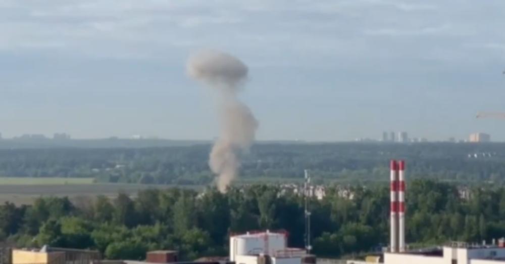 Москву атакували дрони: є постраждалі та руйнування (фото, відео)