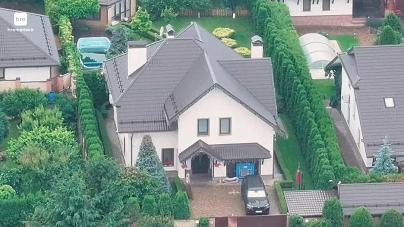 За все життя стільки не заробив: тесть головного митника купив дім за 120 тисяч доларів, – ЗМІ