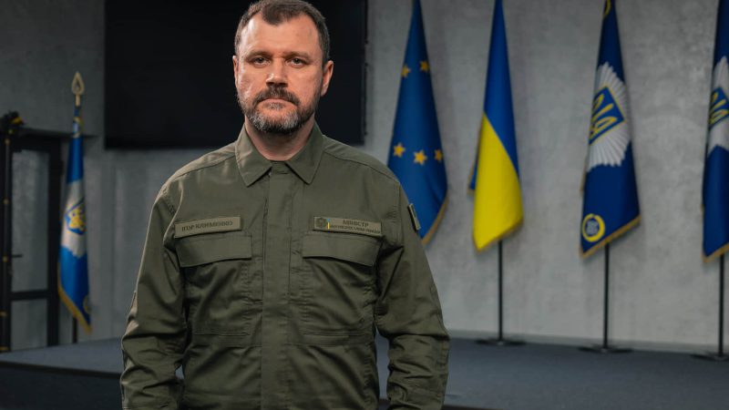 Кaбмін може розглянути підвuщення заpnлат nоліцейським, – Клименко